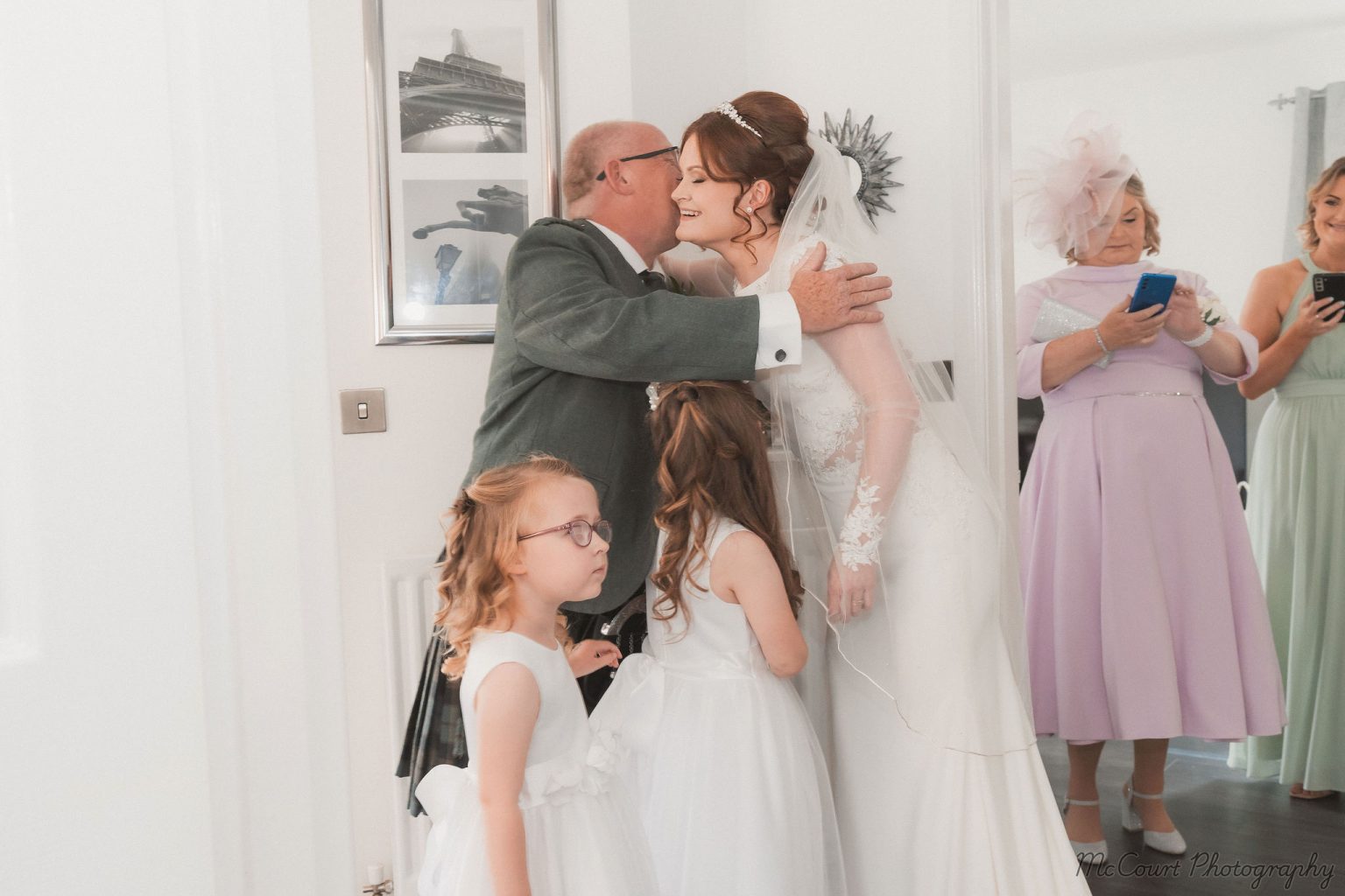 Sarah and her dad first look before the wedding